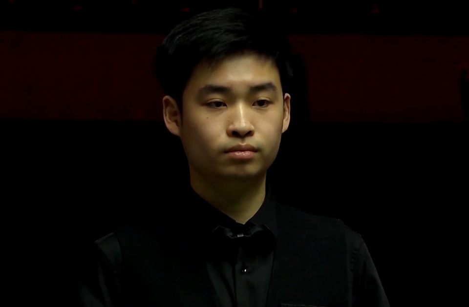 小球转动大 小球转动大